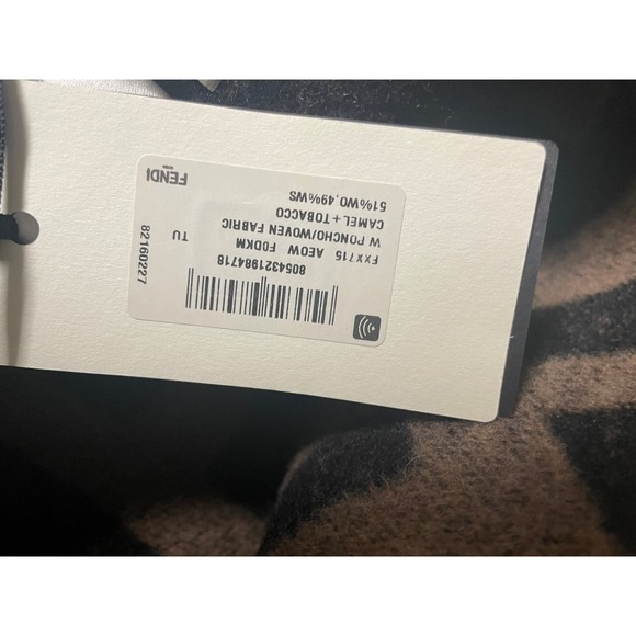 $2100 BRAND NEW FENDI REVERSIBLE WOOL CASHMERE FF LOGO CAPE PONCHO SHAWL NWT - Picture 16 of 16